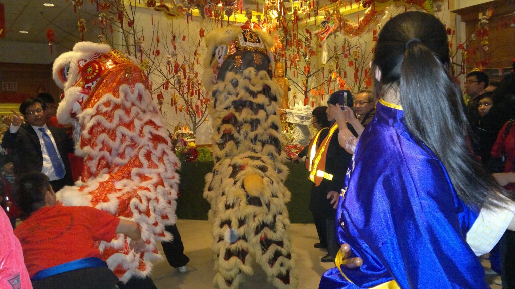 The lions praying to Avalokitesvara Bodhisattva.